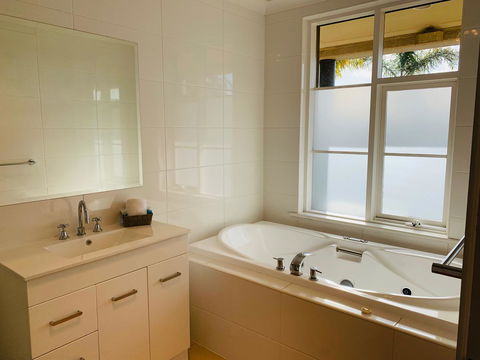 The Bluff Resort Apartments - Accommodation Australia 3
