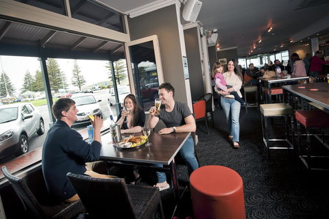 Nightcap At Hotel Victor - Australia Shopping 21