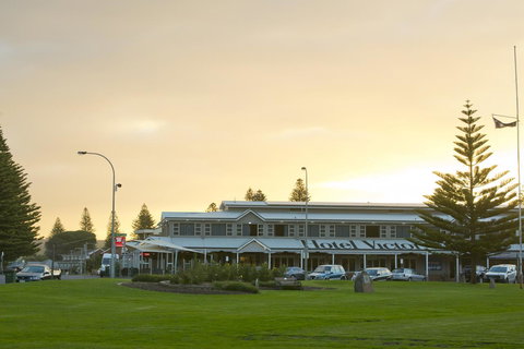 Nightcap At Hotel Victor - Australia Shopping 0