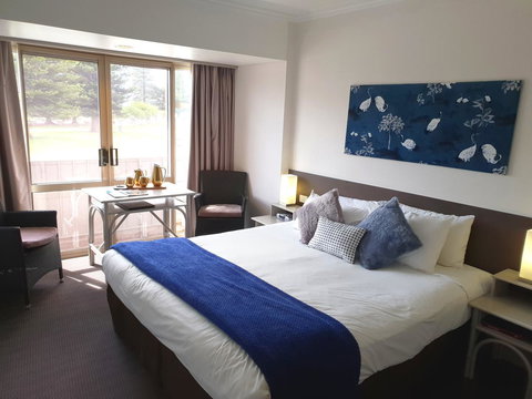 Nightcap At Hotel Victor - Australia Shopping 13