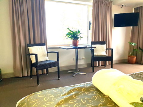 Nightcap At Hotel Victor - Australia Shopping 10