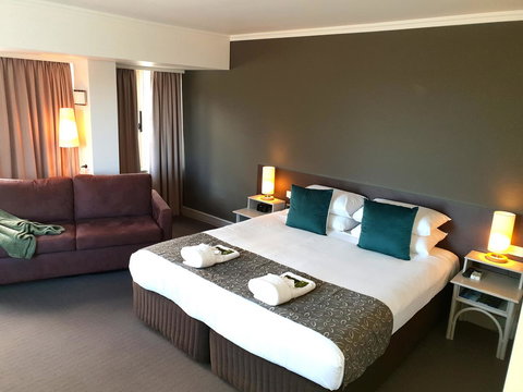 Nightcap At Hotel Victor - Australia Shopping 11