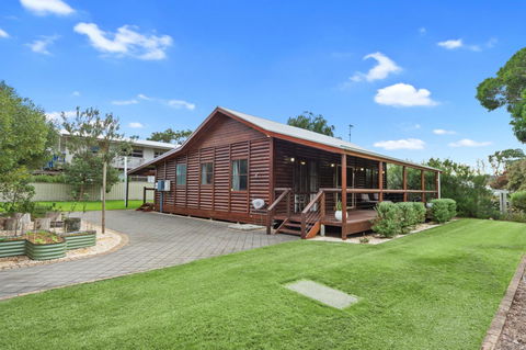 The Log Cabin - 47 Jetty Road - Accommodation Australia 13