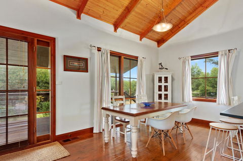 The Log Cabin - 47 Jetty Road - Accommodation Australia 5