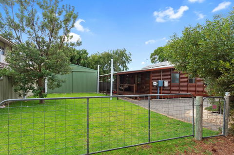 The Log Cabin - 47 Jetty Road - Accommodation Australia 6