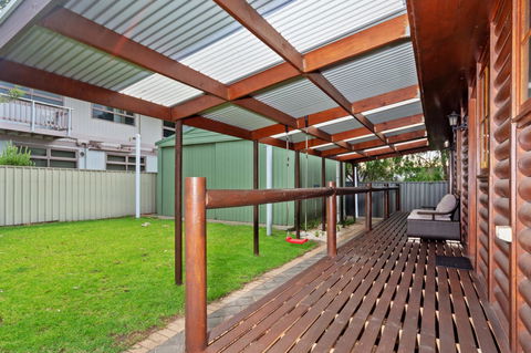 The Log Cabin - 47 Jetty Road - Accommodation Australia 9