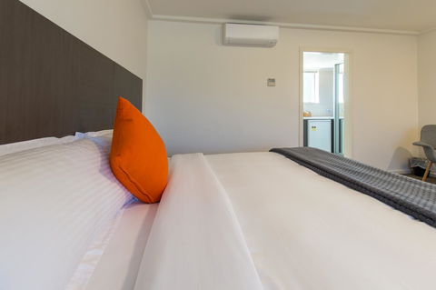 Mick O\'Sheas - Bed n Breakfasts 15