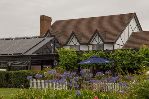 Mick O\'Sheas - Bed n Breakfasts 37