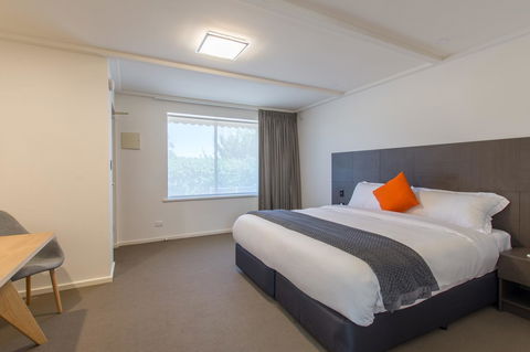 Mick O\'Sheas - Bed n Breakfasts 9