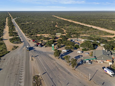 Border Village Roadhouse - Australia Shopping 19