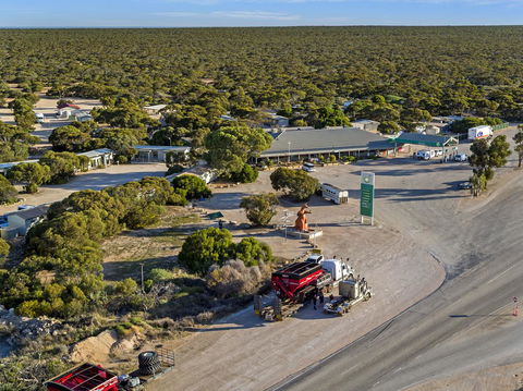 Border Village Roadhouse - Australia Shopping 6