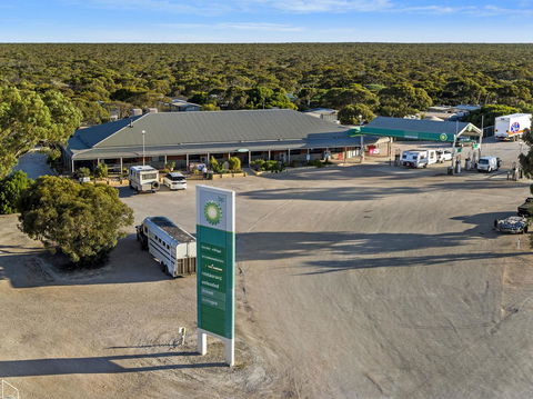 Border Village Roadhouse - Australia Shopping 17