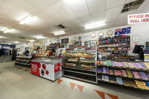 Border Village Roadhouse - Australia Shopping 9