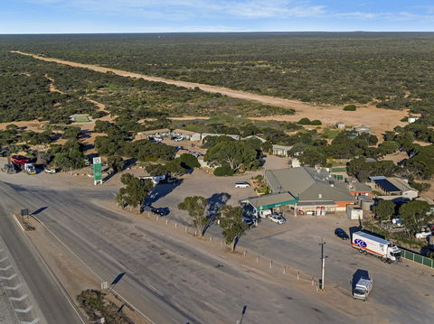 Border Village Roadhouse - Australia Shopping 20