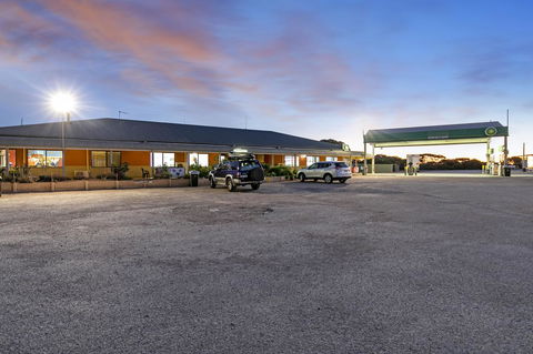 Border Village Roadhouse - Australia Shopping 2