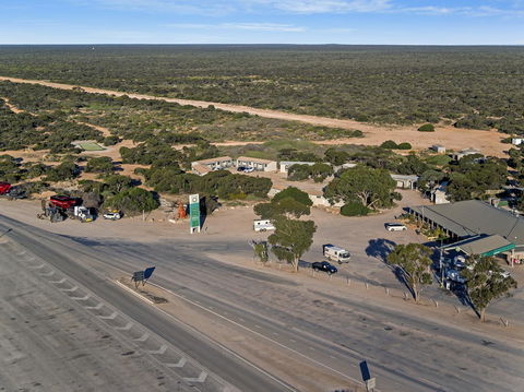 Border Village Roadhouse - Australia Shopping 21