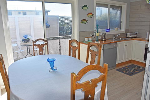 Beach Life Retreat - Accommodation Australia 11