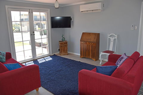 Beach Life Retreat - Accommodation Australia 3