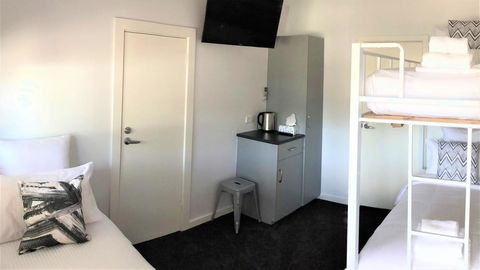 The Avenue Inn - Accommodation Australia 24