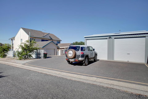 Bay Bliss - Australia Shopping 6