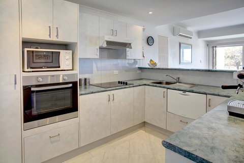 Bay Bliss - Australia Shopping 7