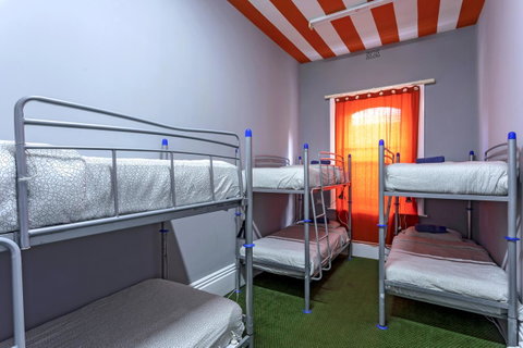 Tequila Sunrise Hostel Adelaide - Bed n Breakfasts 11