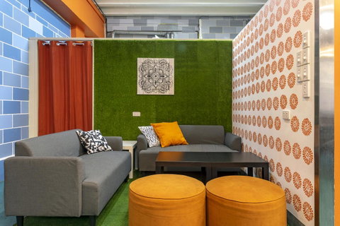Tequila Sunrise Hostel Adelaide - Bed n Breakfasts 2