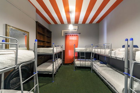 Tequila Sunrise Hostel Adelaide - Bed n Breakfasts 1