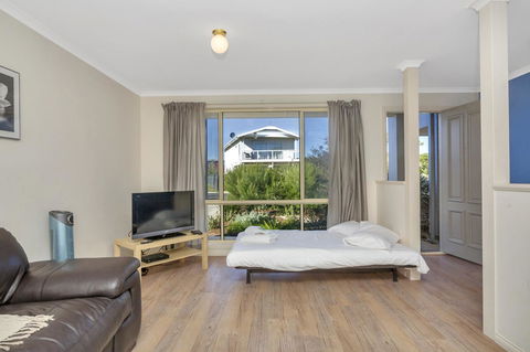 The Lighthouse - Port Willunga - C21 SouthCoast Holidays - Accommodation Australia 9