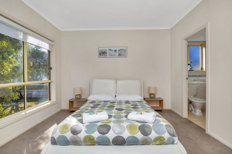 The Lighthouse - Port Willunga - C21 SouthCoast Holidays - Accommodation Australia 3