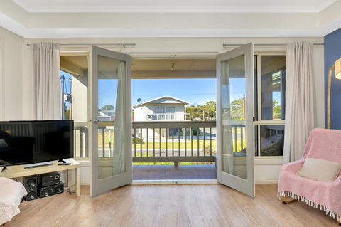 The Lighthouse - Port Willunga - C21 SouthCoast Holidays - Accommodation Australia 2
