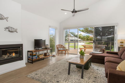 Sea View At Silver Sands - C21 SouthCoast Holidays - Accommodation Australia 4