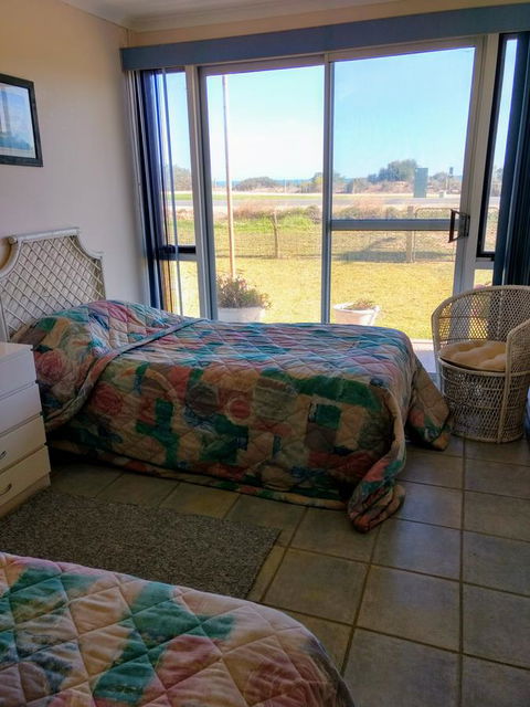 Seafront Shack - Accommodation Australia 8