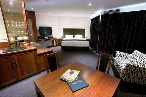 The Commodore - Accommodation Australia 10