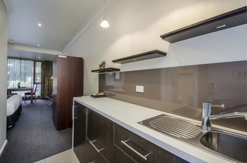 The Commodore - Accommodation Australia 42