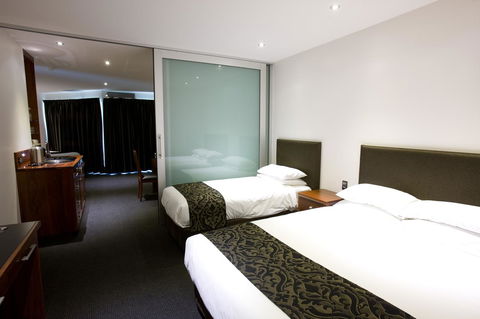 The Commodore - Accommodation Australia 9