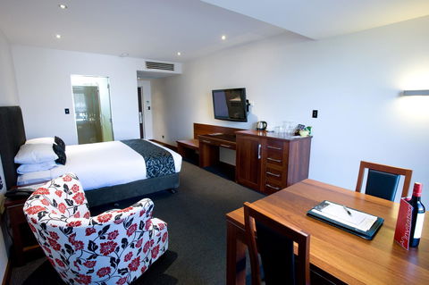 The Commodore - Accommodation Australia 35