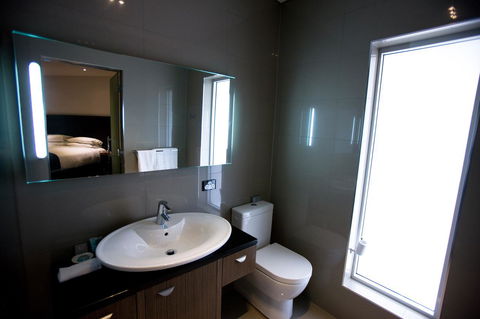 The Commodore - Accommodation Australia 13