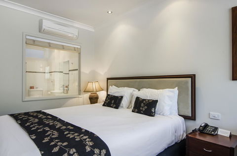 The Commodore - Accommodation Australia 6