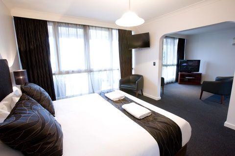 The Commodore - Accommodation Australia 33