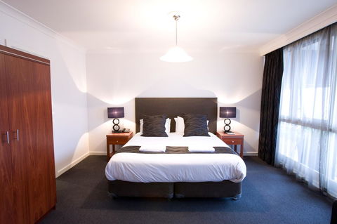 The Commodore - Accommodation Australia 7