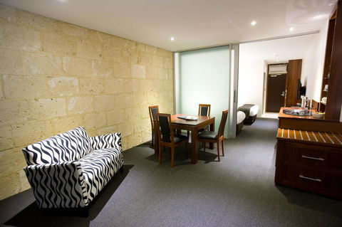 The Commodore - Accommodation Australia 12