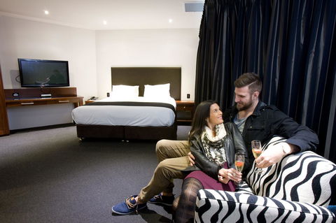 The Commodore - Accommodation Australia 37
