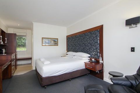 The Commodore - Accommodation Australia 39