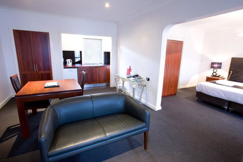 The Commodore - Accommodation Australia 32