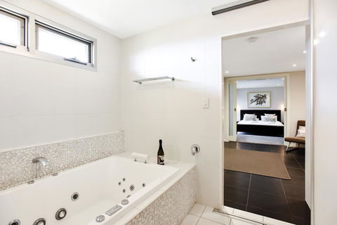 Esplanade Escape - Accommodation Australia 23