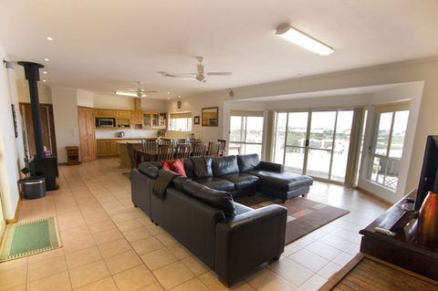 Limestone Ridge - Accommodation Australia 4