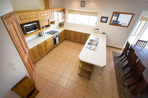 Limestone Ridge - Accommodation Australia 2
