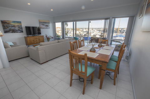 Marina Reflections - Accommodation Australia 2