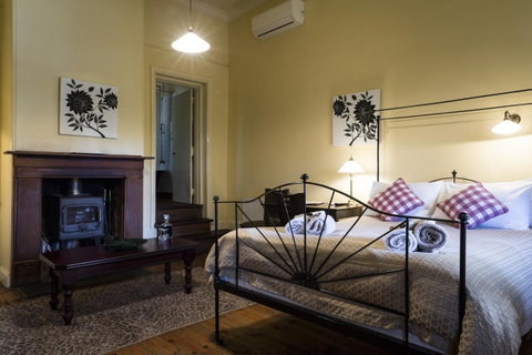 The Rising Sun Hotel - Accommodation Australia 11